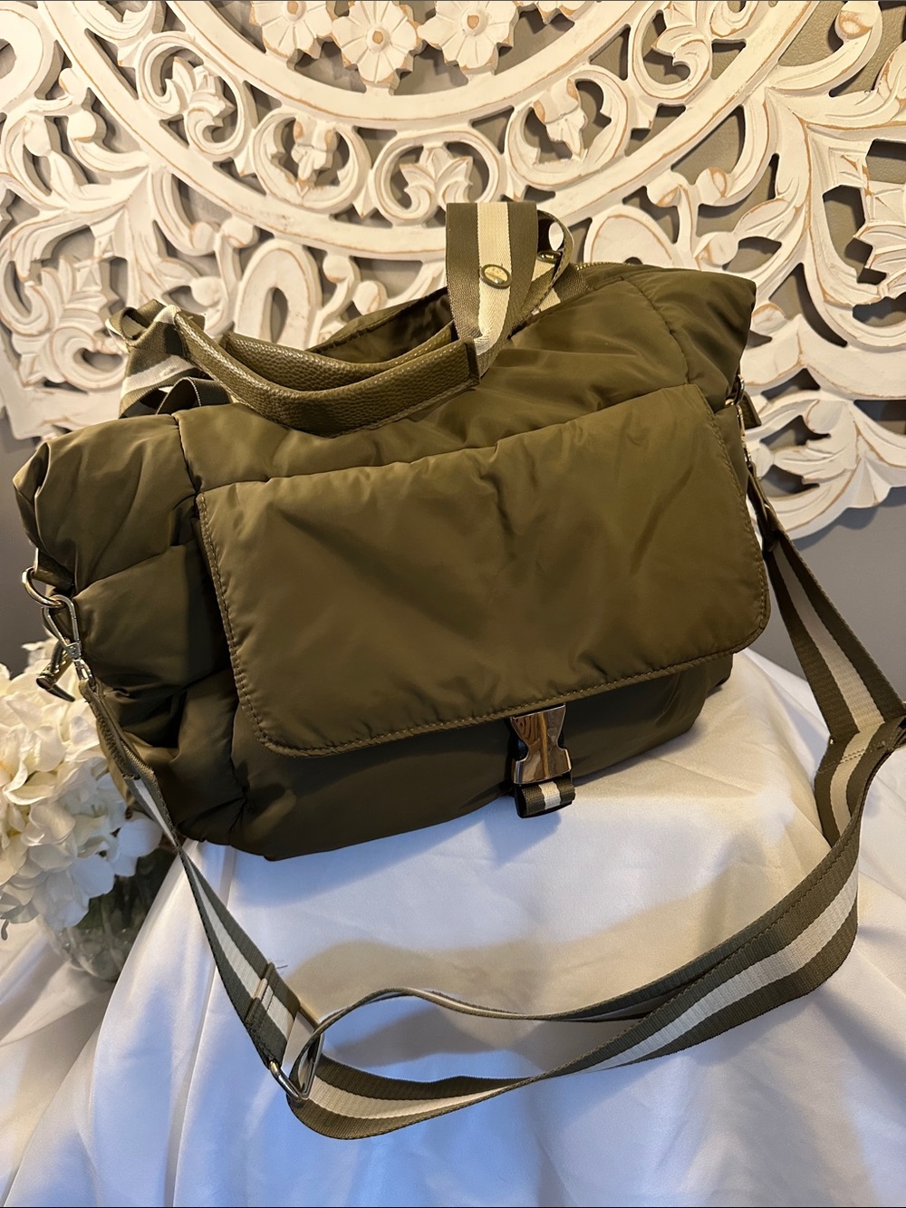 Tommy Bahama Olive Green Quilted Travel Messenger Bag